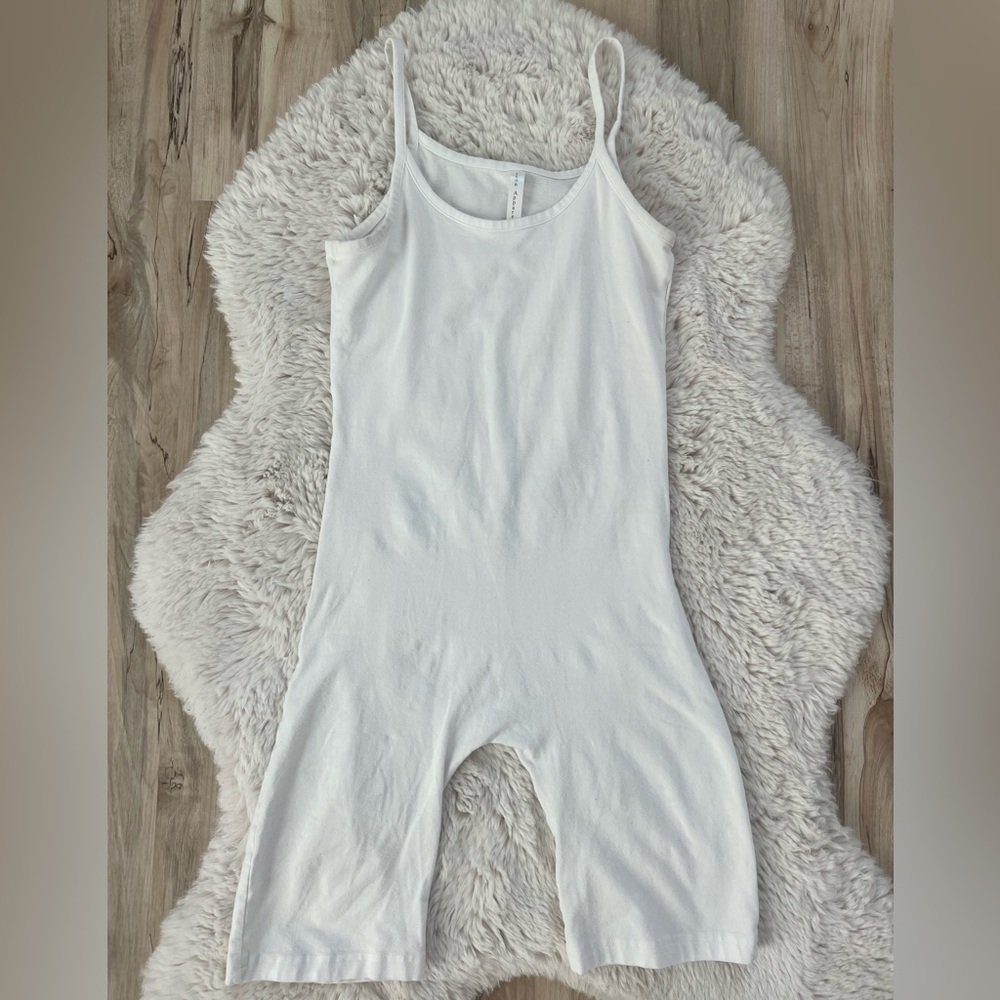 White short romper 🔥